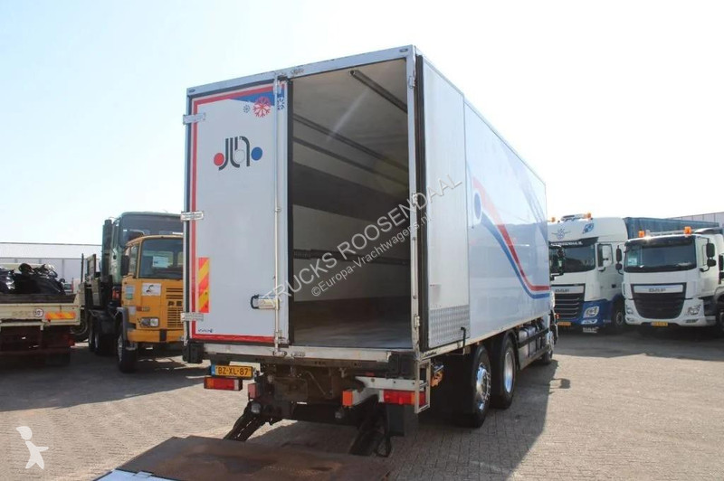 شاحنة Iveco 310 + 6X2 EURO 5 + CARRIER + LIFT