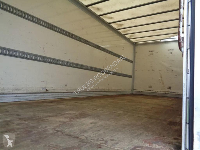 شاحنة Mercedes 822 + Euro 5 + Dhollandia lift