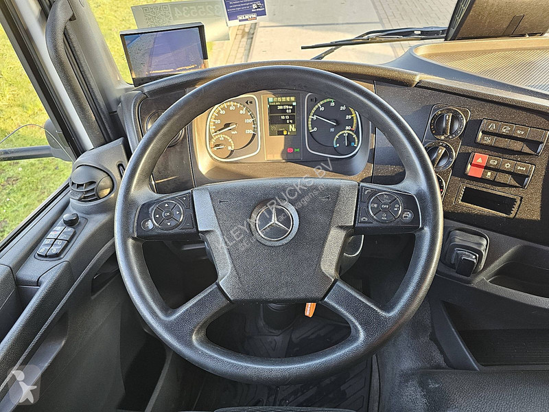 شاحنة Mercedes ATEGO 1230 TAILLIFT AIRCO 60M3