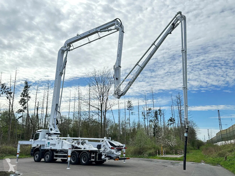 Техника для бетона Mercedes 4142 Mercedes-Benz...