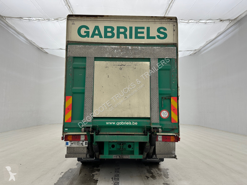 شاحنة Mercedes 1829
