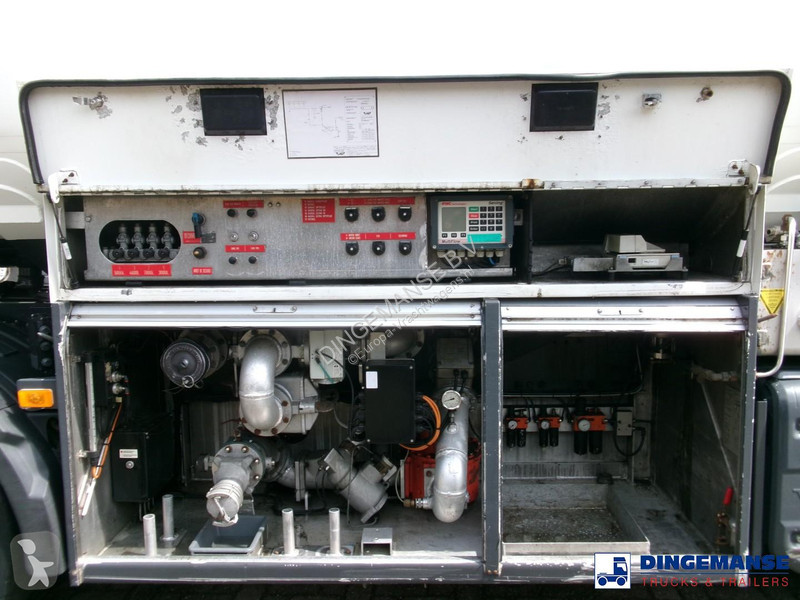 شاحنة Volvo 380 6X2 fuel tank 20.6 m3 / 4 comp
