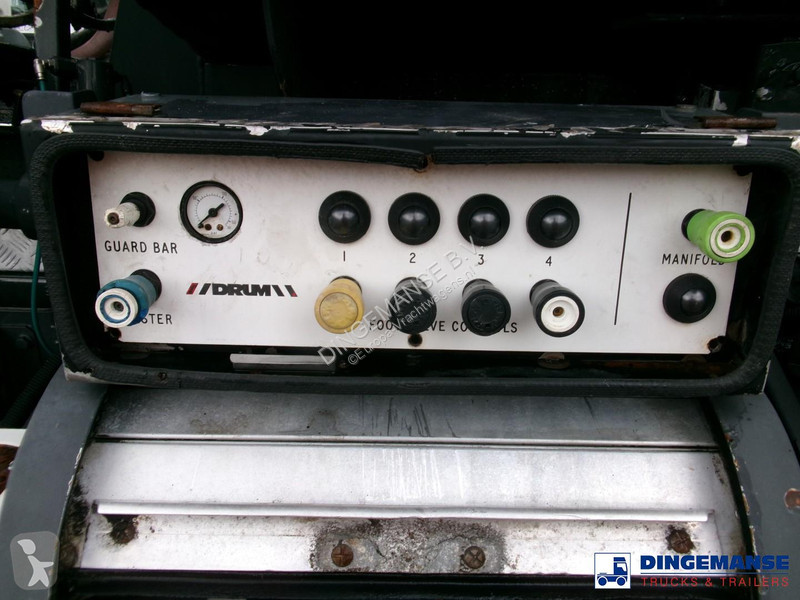 شاحنة Volvo 240 4x2 RHD fuel tank 13 m3 / 4 comp