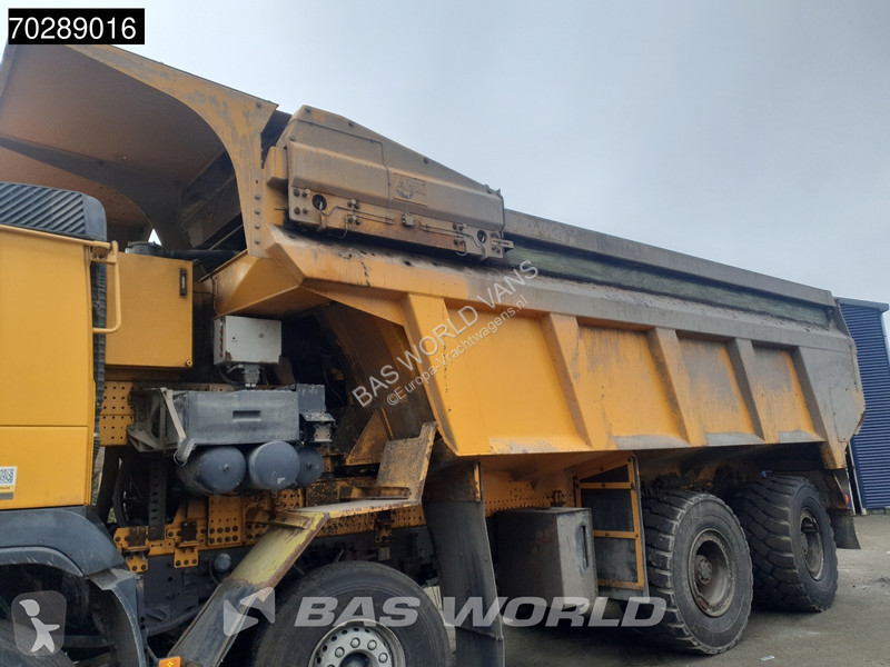 شاحنة Volvo 520  8X4 32m3 AJK Pusher 40Tons...