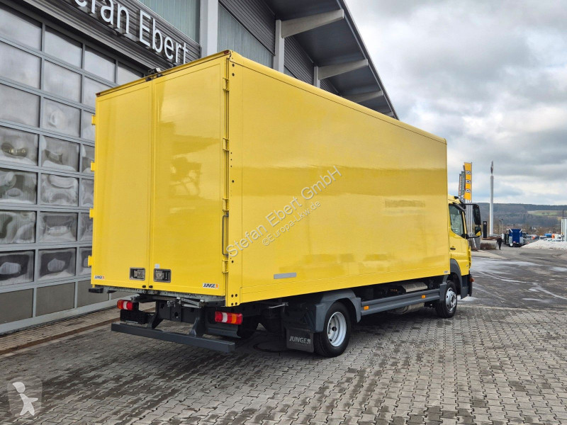 شاحنة Mercedes 816 4x2 Möbelkoffer 3 Sitze