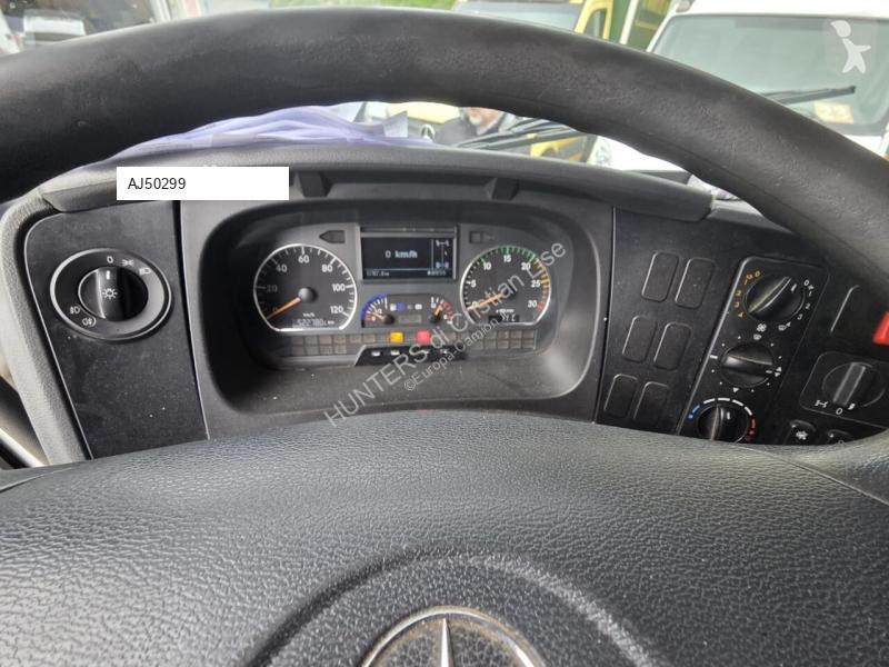 شاحنة Mercedes 822