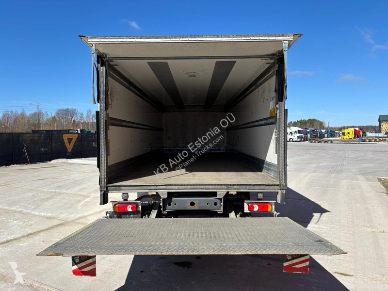 شاحنة Volvo 210 4x2 BOX L=7558 mm