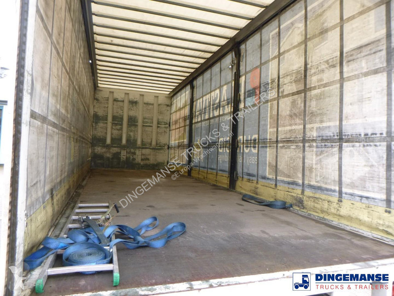 شاحنة Volvo 240 4x2 curtain sider