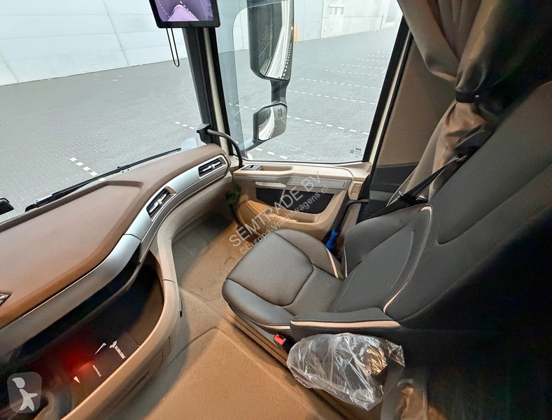 شاحنة DAF XG+ 530 R 6X2 50 CC COMI CARRIER TRS...