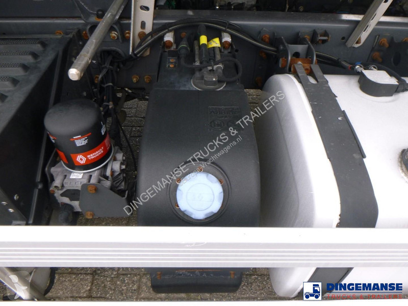 شاحنة Renault 260 4x2 fuel tank 13.7 m3 / 3 comp