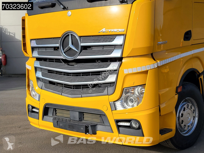 شاحنة Mercedes 2563 6X2 Machine transporter...