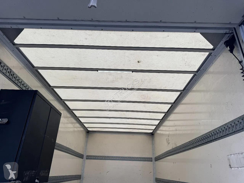 شاحنة Mercedes 1016 4X2 - EURO 6 + DHOLLANDIA LIFT