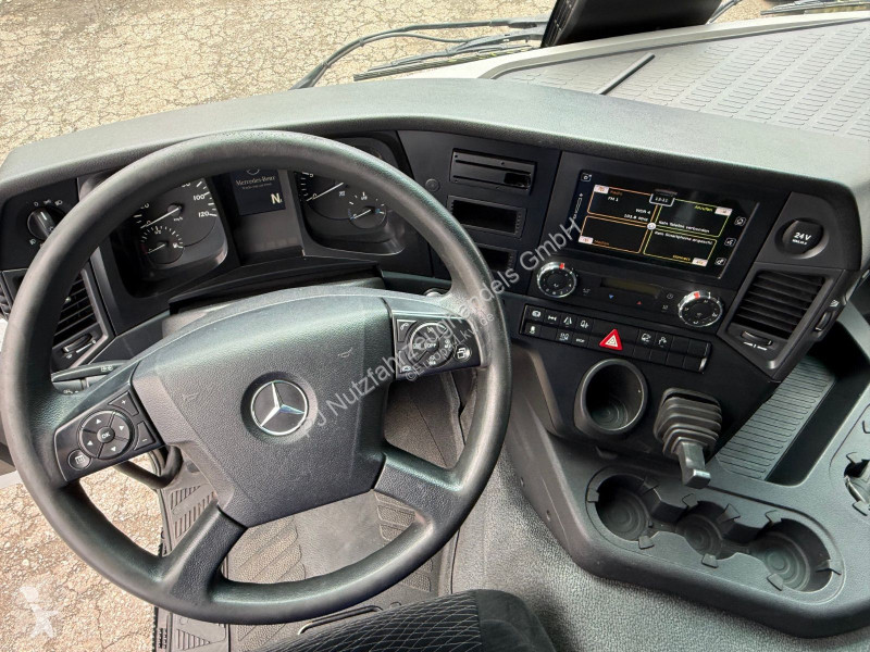 شاحنة Mercedes 1833