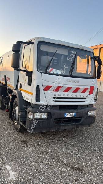 آلة لصيانة الطرق Iveco