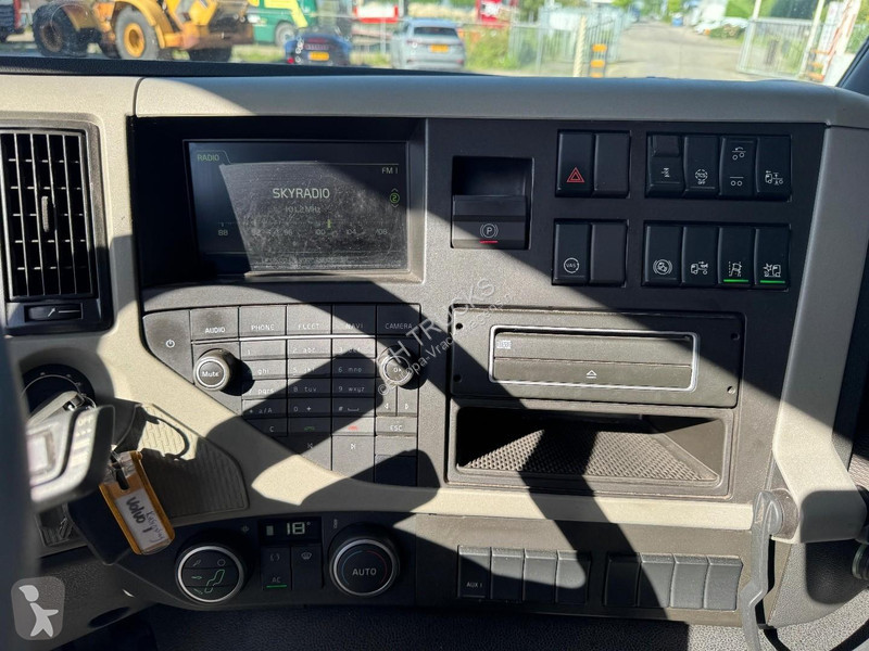 شاحنة Volvo 420 6X2 EURO 6 - 605.945 KM -...