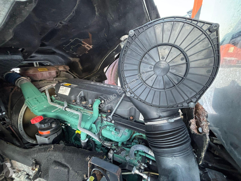 شاحنة Volvo FM 300 6x6 FOR SALE AS CHASSIS / OY...