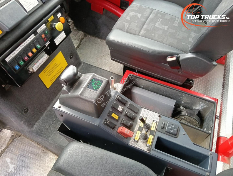 شاحنة Mercedes U 5000 4x4 - (type 437.4) 3,900...