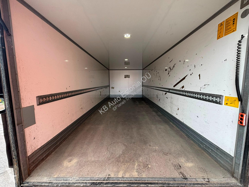Mercedes 916 4x2 BOX L=6613 mm truck