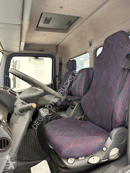 شاحنة Mercedes 818