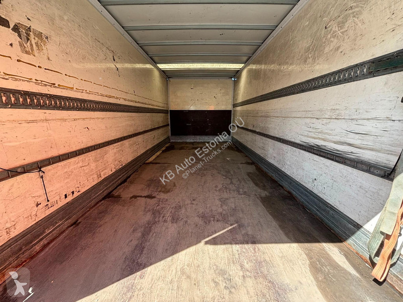 شاحنة Mercedes 818 4x2 BOX L=6076 mm