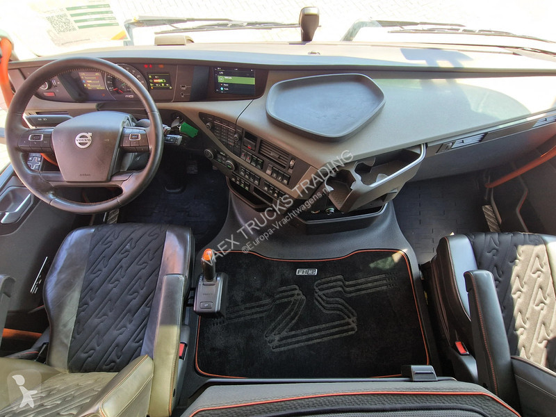 شاحنة Volvo 16750 Globetrotter 8x4*4 - Chassis...