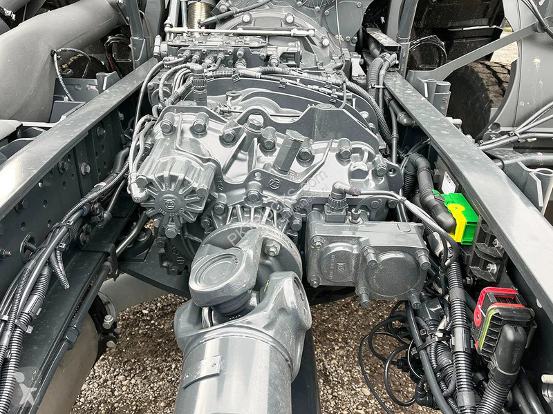 شاحنة Iveco AD380T47WH-3800 Chassis Cabin (2...
