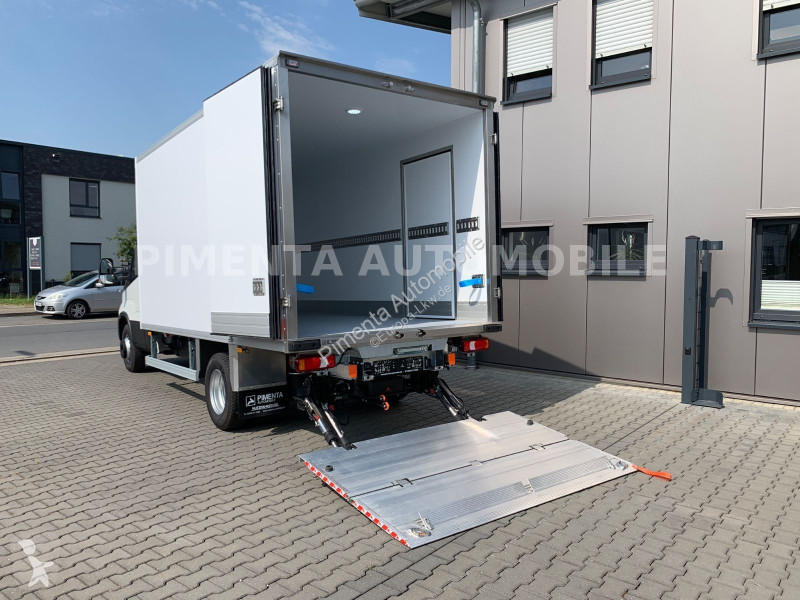 شاحنة Iveco 70C18A8P TK AUT LUFTF V500X...
