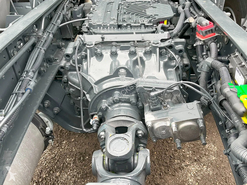 شاحنة Iveco AD380T43H-4500 AT Chassis Cabin (9...