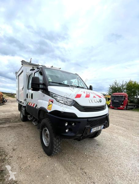Véhicule utilitaire Iveco DOUB CAB 6 PERSONNES...