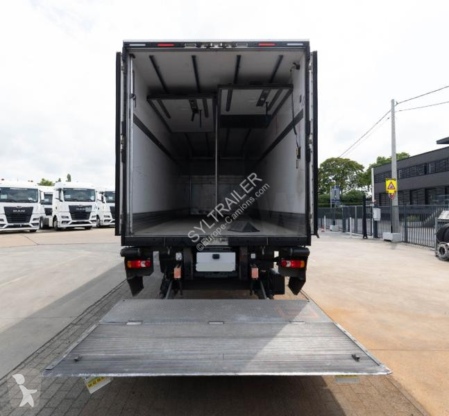 شاحنة Renault  D26 WIDE 380 DXI