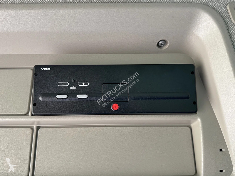 شاحنة Iveco AD380T43H-3800 AT Chassis Cabin (3...