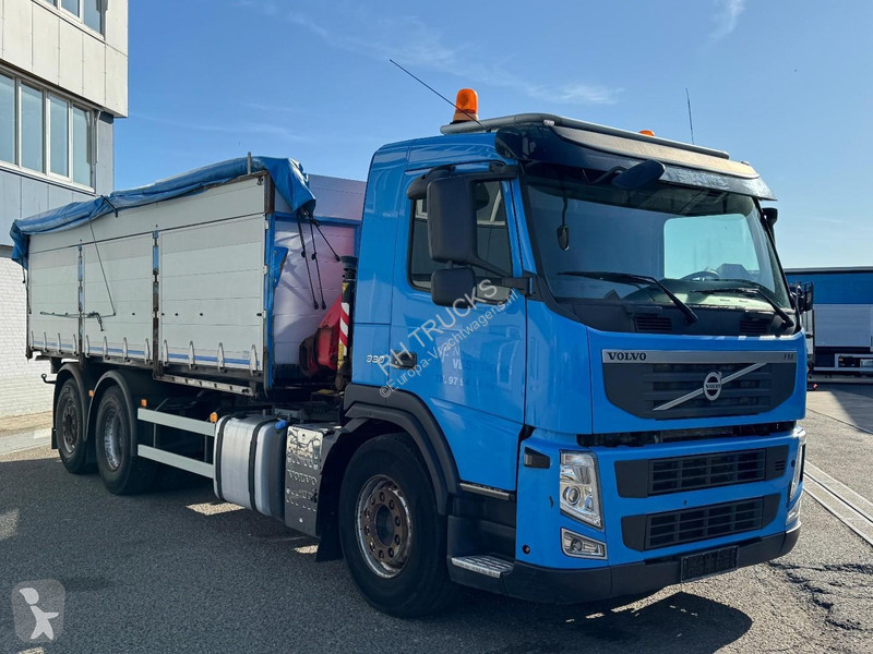 شاحنة Volvo 330 6X2 EURO 5  KIPPER + FASSI...
