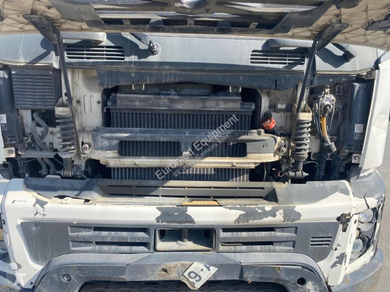شاحنة Volvo 330