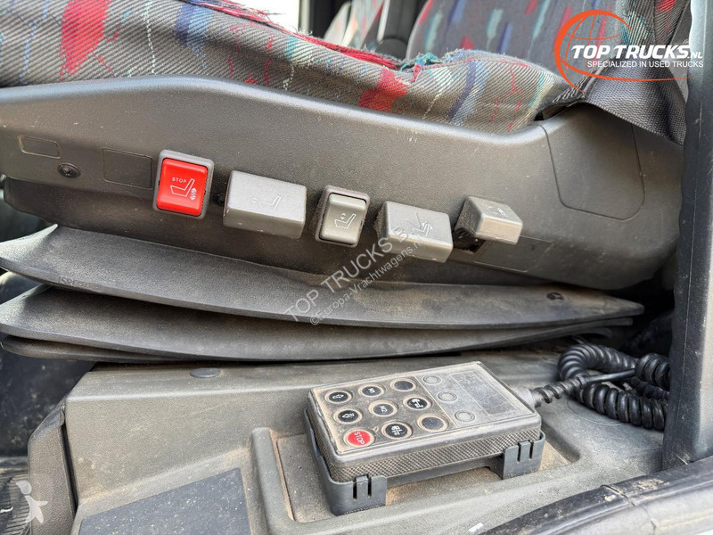 Camion Iveco 180 E28 Box truck - Tail lift - D...
