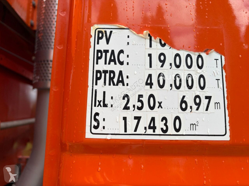 Vrachtwagen Iveco TRAKKER 330