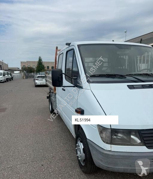 Vrachtwagen Mercedes 412