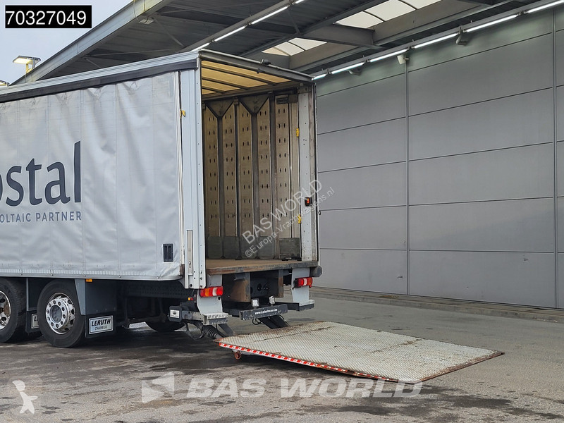 Camión Mercedes 2633 6X2 Curtainsides 2500kg...