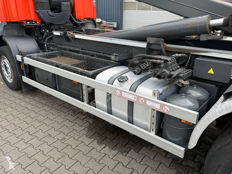 Vrachtwagen DAF 430 6x2 VDL 25T Haakarm *332...