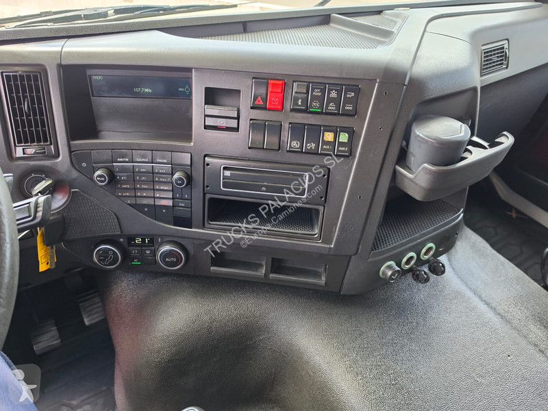 Camion Volvo FMX 8x4 Tridem