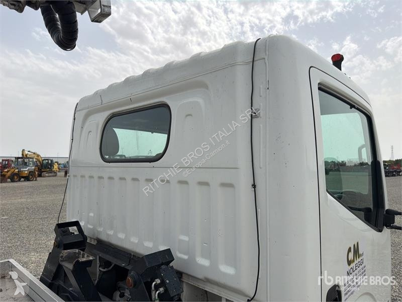 Camión Nissan NT400