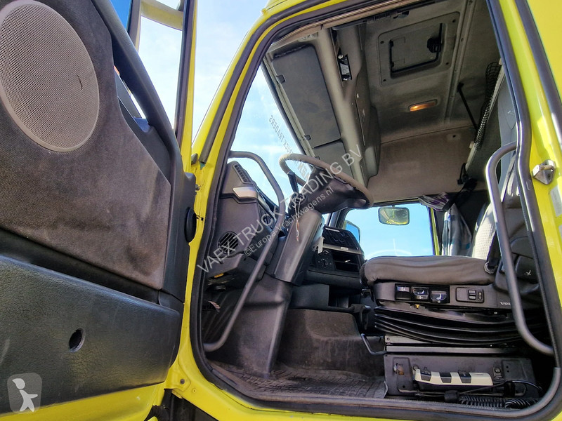 Kamion Volvo 420 6x2 - Flatbed - Loadlift - I...