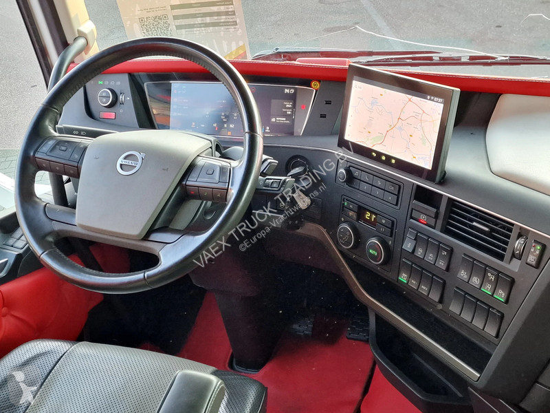 Kamion Volvo 13500 XL 6x2 - Pezzaioli livestock...