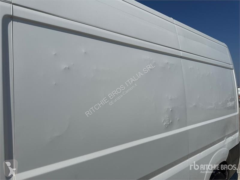 Camión Peugeot 335 L2H2 2.0 BLUEHDI 130CV Van...