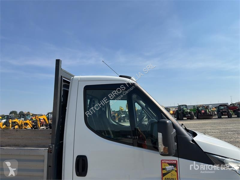 Camión Iveco 60-150 4x2 S/A Dump Truck