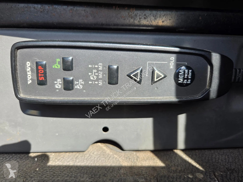 Teherautó Volvo 420 Globetrotter XL 6x2*4 - BDF...