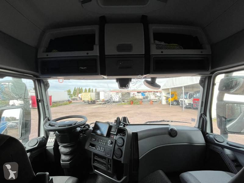 Teherautó Renault 430 P6X2 E6