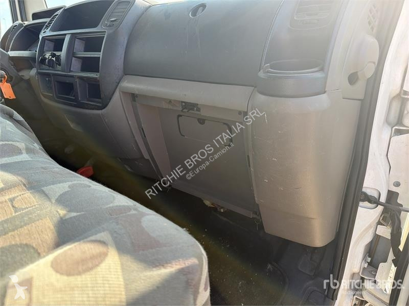 Camion Nissan PNT205 20 m on Nissan NT400...
