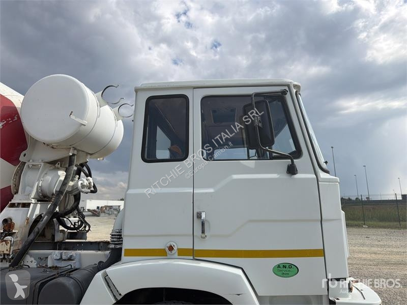 Camion Astra 1 4x2 Mixer Truck