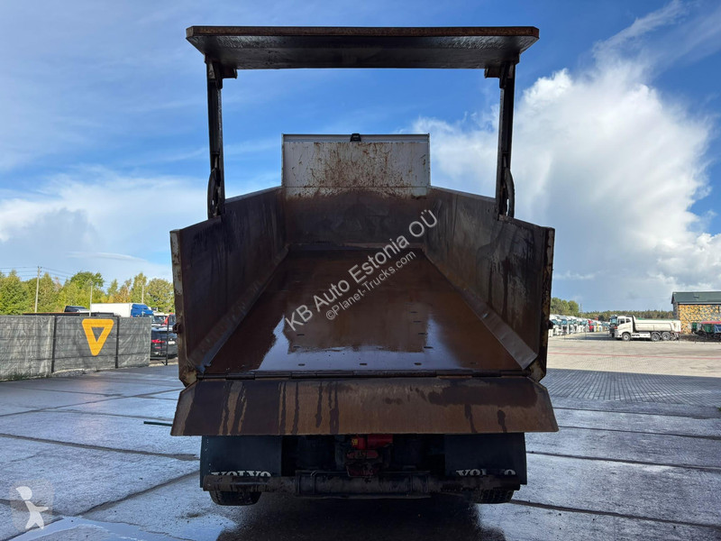 Volvo 750 8x4*4 RETARDER / BOX L=5743 mm truck