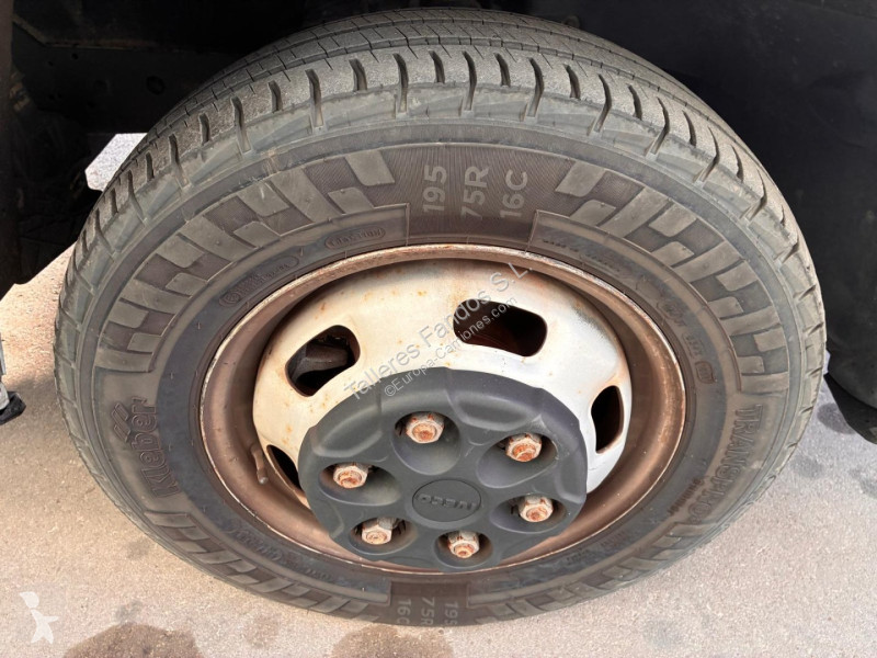 Грузовик Iveco  35C16H